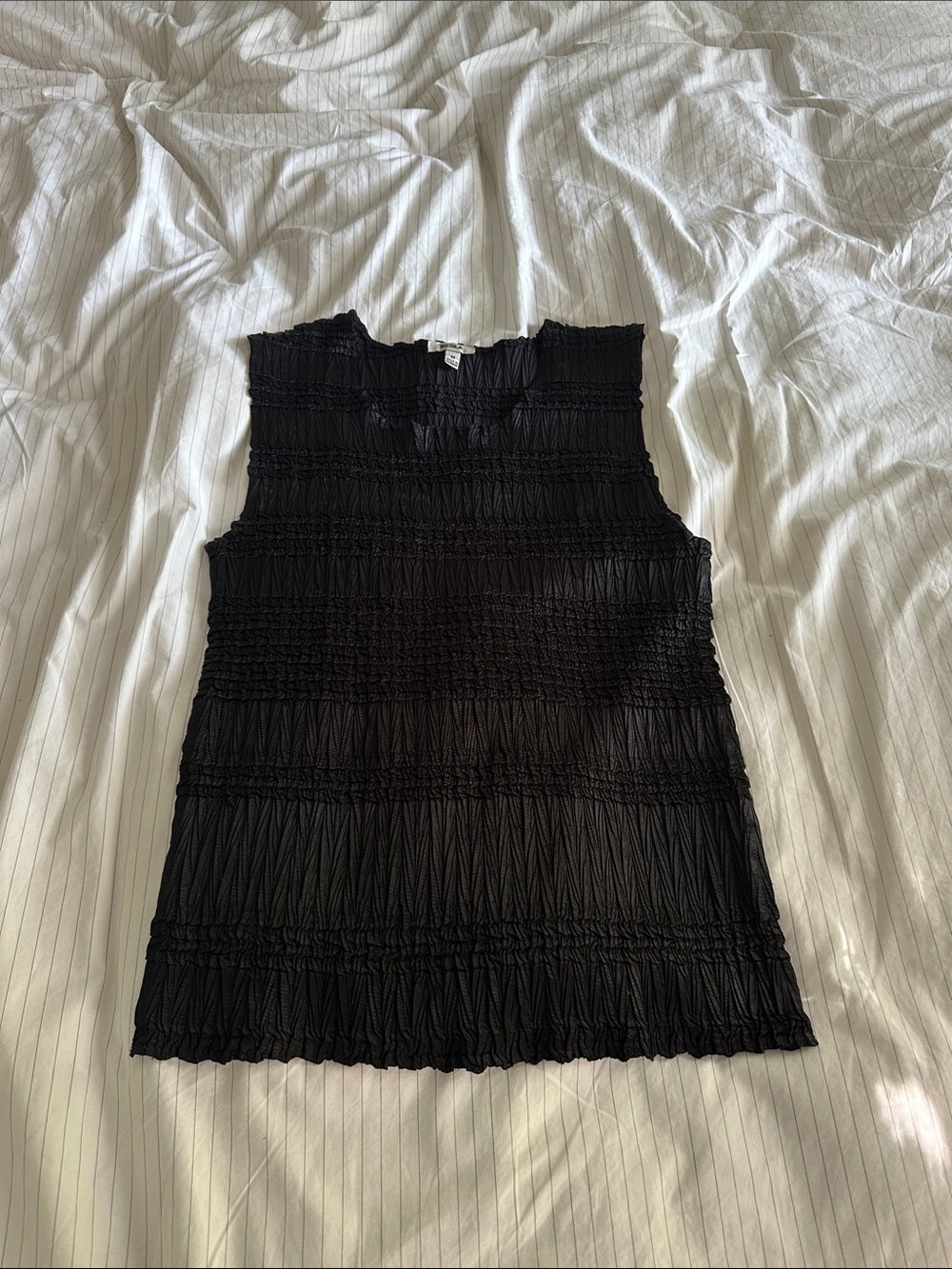💜 3/30 Vintage Nicola - Black Smocked Sleeveless Women's Top